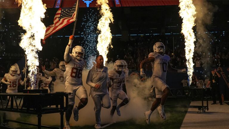 1) Texas Longhorns