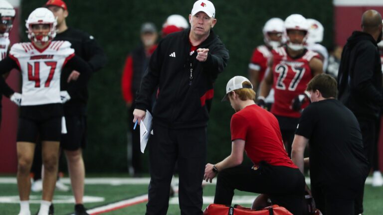 4. Louisville Cardinals (#26)