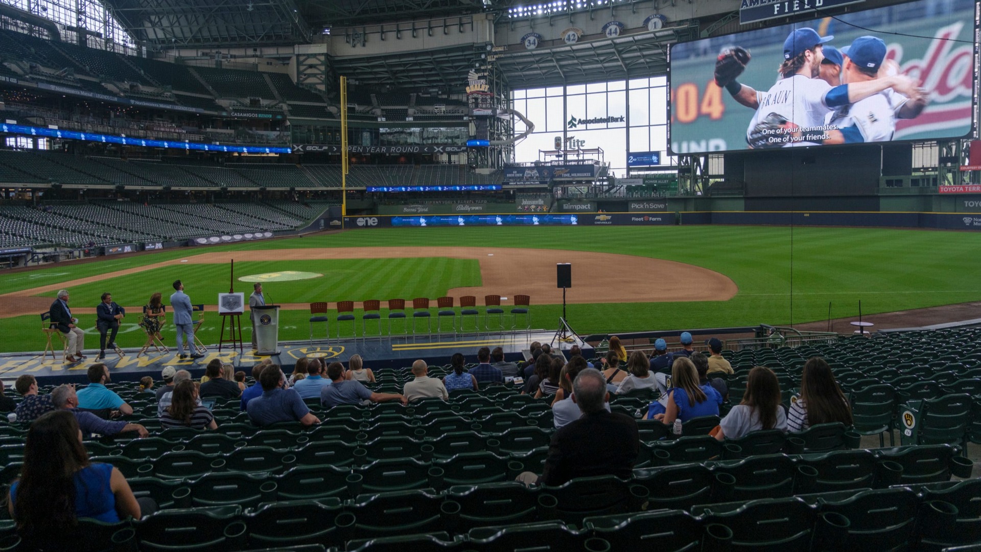 5. Milwaukee Brewers - American Family Field