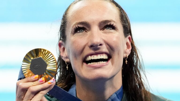 44) (tied) South Africa: 1 Gold Medal (3 Silver Medals+2 Bronze Medals)