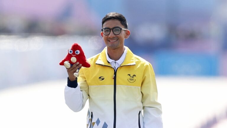 49) Ecuador: 1 Gold Medal (2 Silver Medals+2 Bronze Medals)