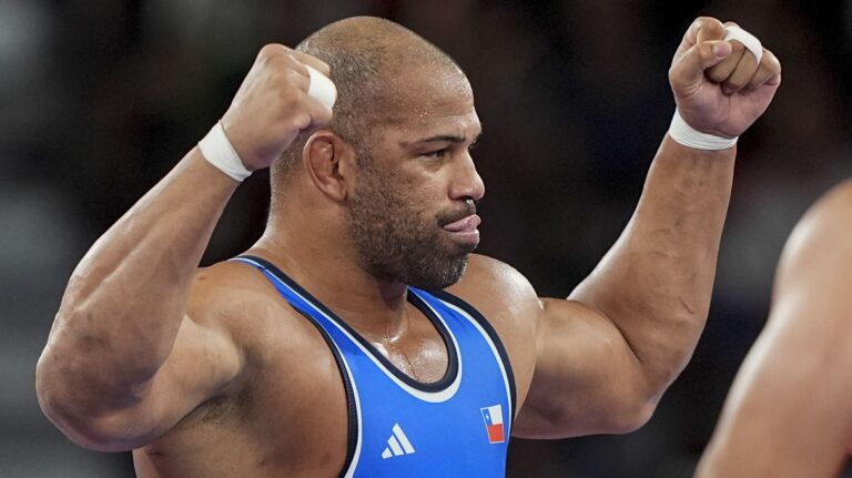 55) (tied) Chile: 1 Gold Medal (1 Silver Medal+0 Bronze Medals)