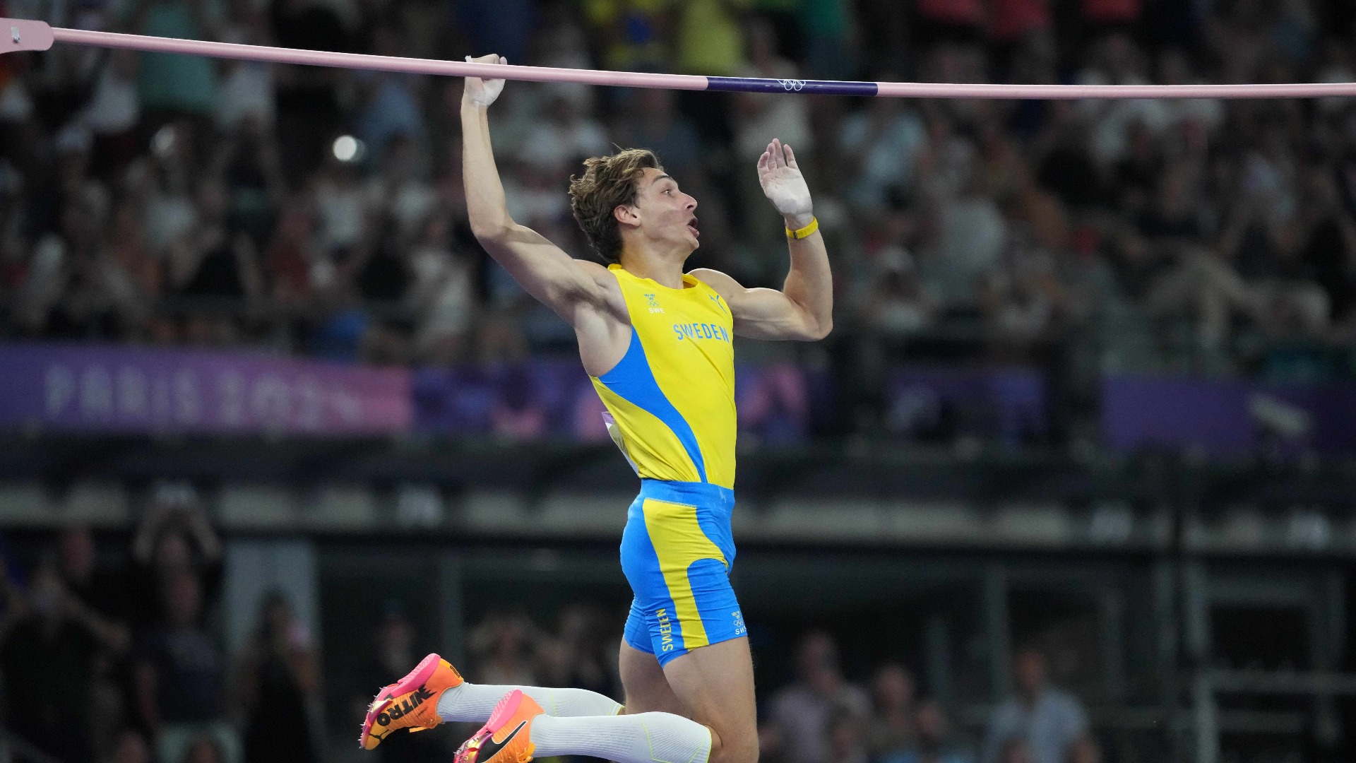 Armand Duplantis' World Record Pole Vault