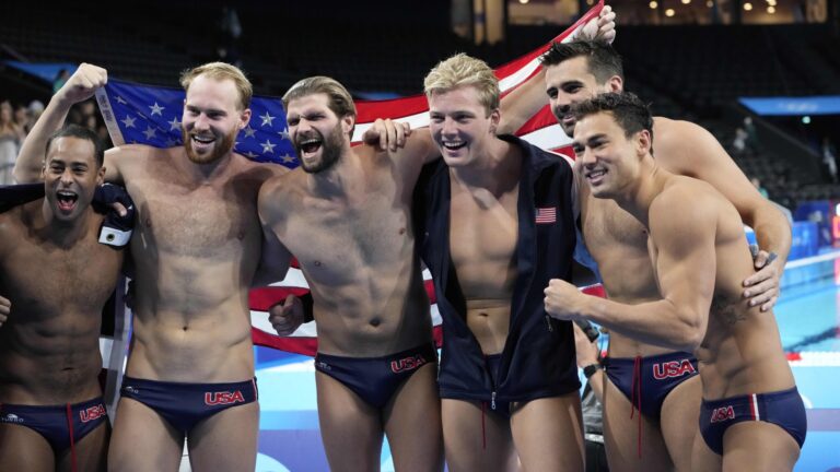 124) Alex Bowen, Luca Cupido, Hannes Daube, Chase William Dodd, Ryder Dodd, Ben Hallock, Drew Holland, Johnny Hooper, Max Irving, Alex Obert, Marko Vavic, Adrian Weinberg, Dylan Woodhead | BRONZE Medal