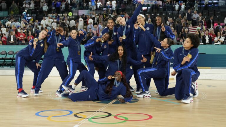 126) Napheesa Collier, Kahleah Copper, Chelsea Gray, Brittney Griner, Sabrina Ionescu, Jewell Loyd, Kelsey Plum, Breanna Stewart,Diana Taurasi, Alyssa Thomas, A'ja Wilson, Jackie Young | GOLD Medal