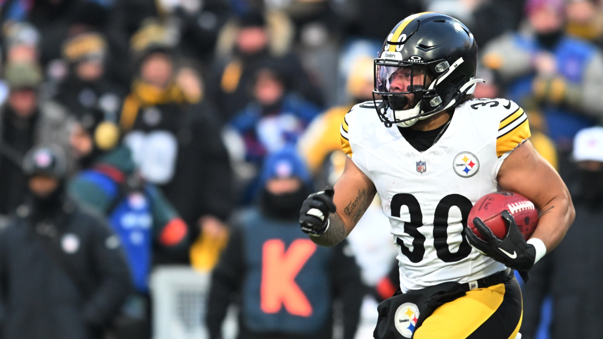 Chargers @ Steelers: Jaylen Warren Over 25.5 Rushing Yards (-113)