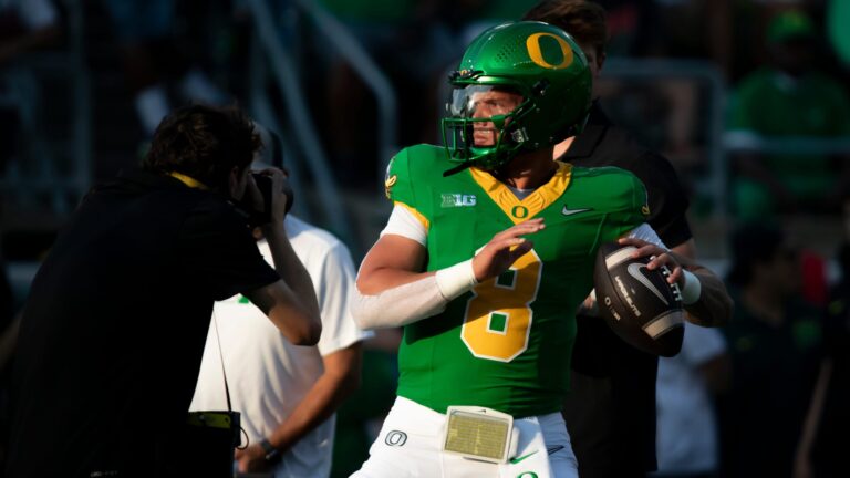 3. Dillon Gabriel (Oregon)