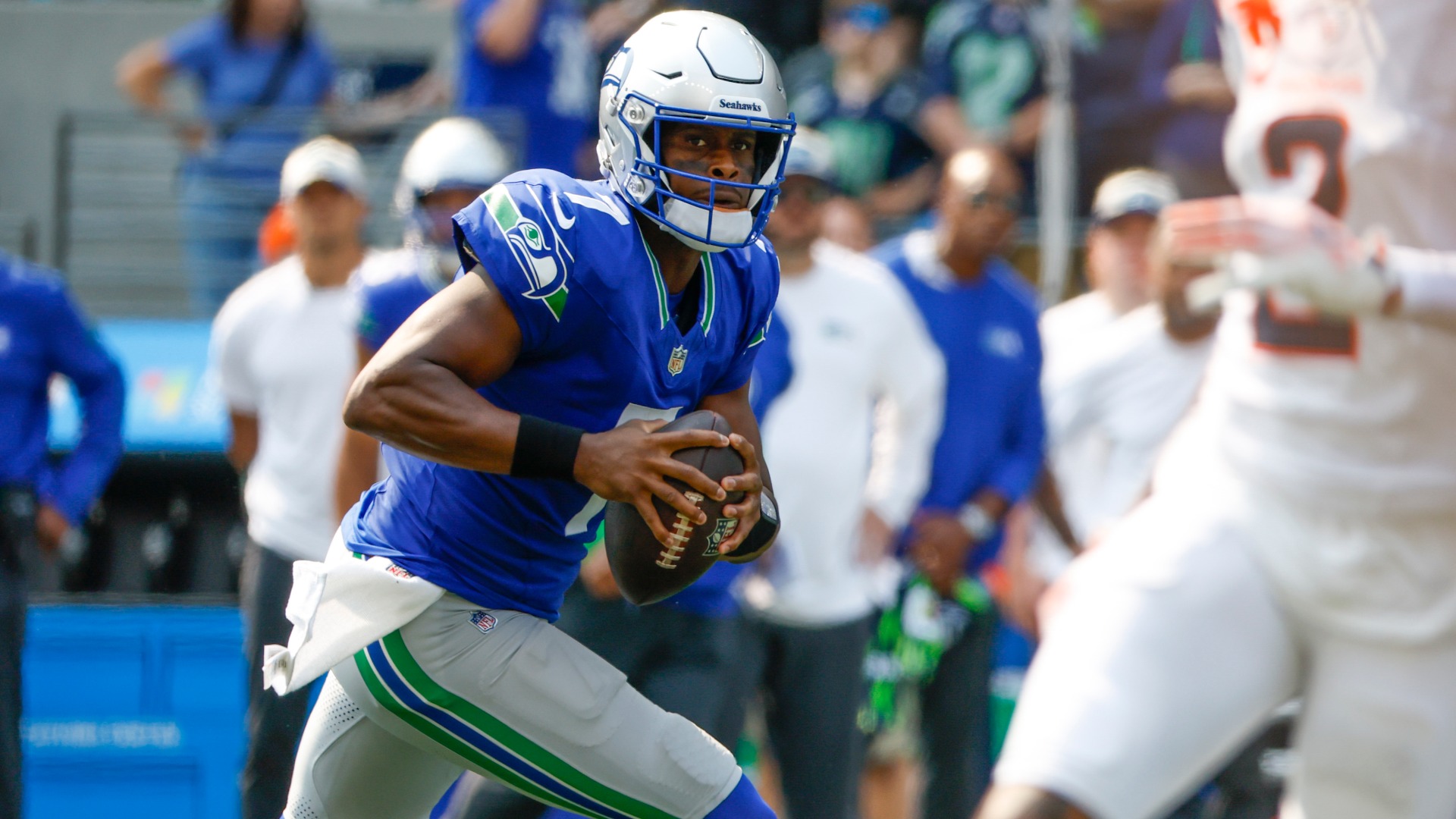 Seahawks @ Patriots: Geno Smith Under 218.5 Passing Yards (-113)