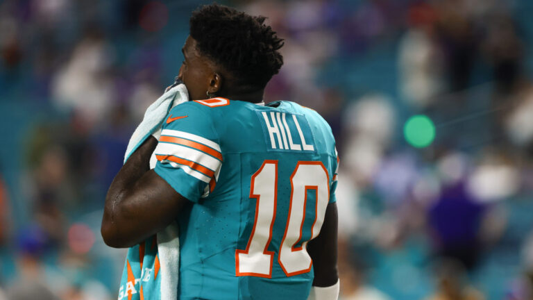 Tennessee Titans (-1.5) vs. Miami Dolphins