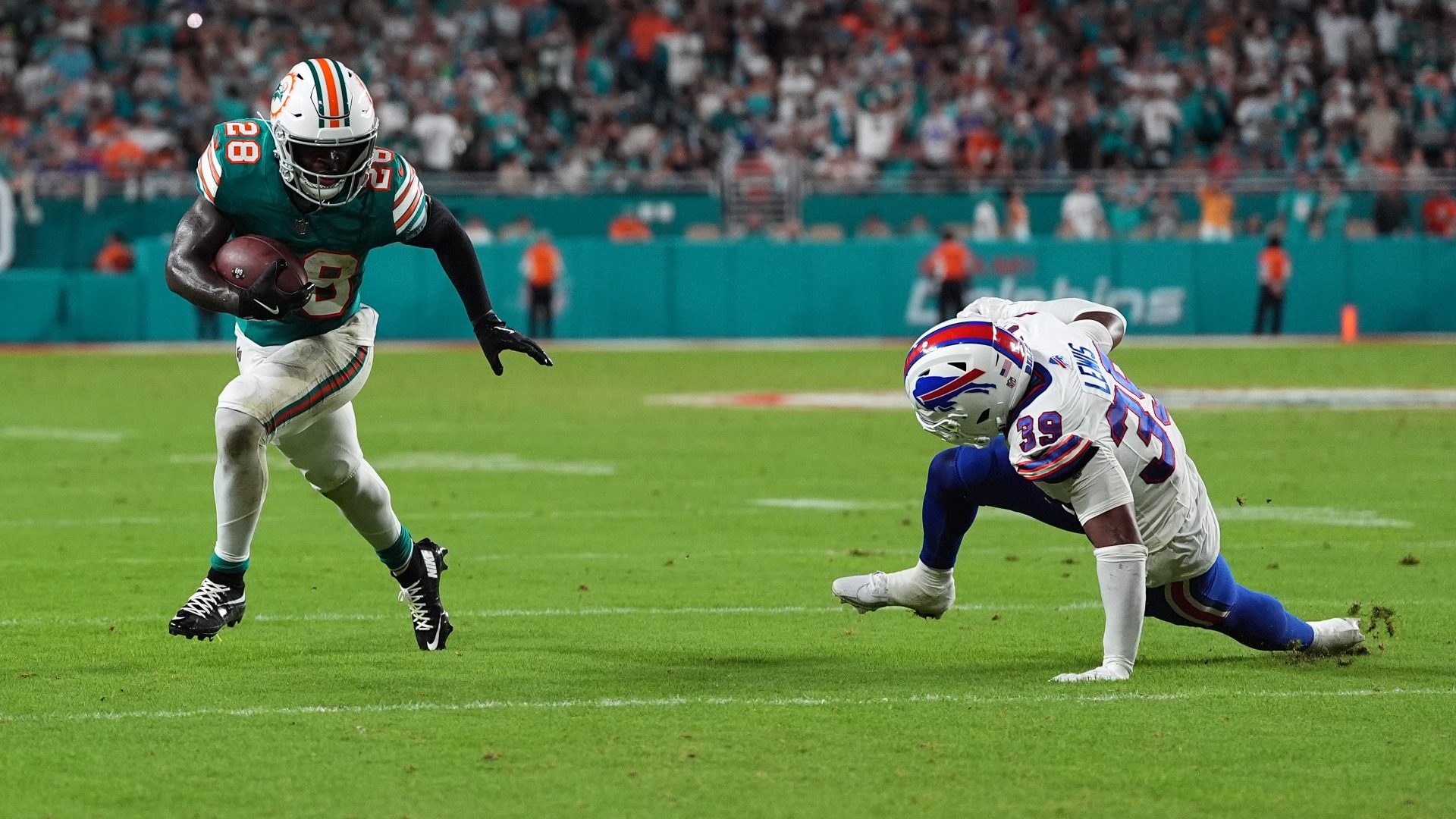 Dolphins @ Seahawks: De'Von Achane Over 106.5 Rushing + Receiving Yards (-114)