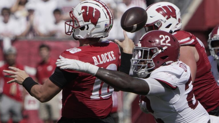 WISCONSIN BADGERS (2-1, 0-0)