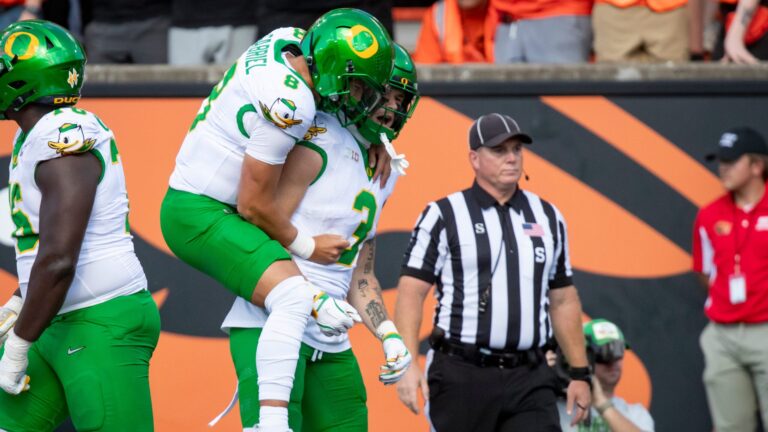 8. Oregon Ducks vs. 9. Tennessee Volunteers
