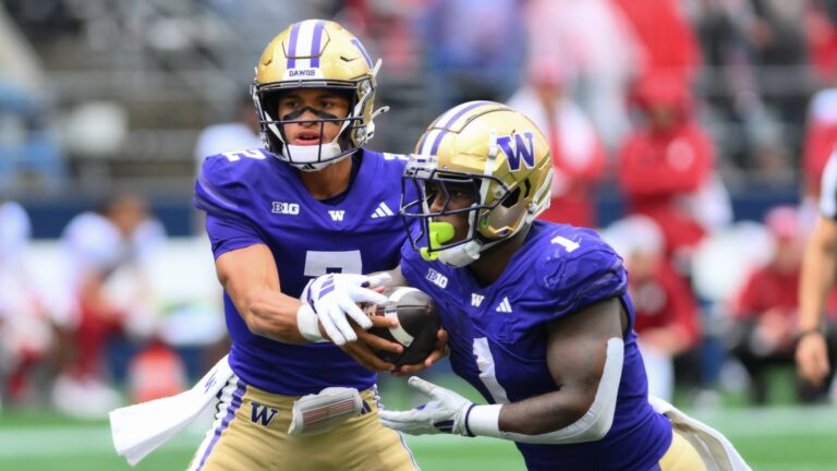 WASHINGTON HUSKIES (2-1, 0-0)