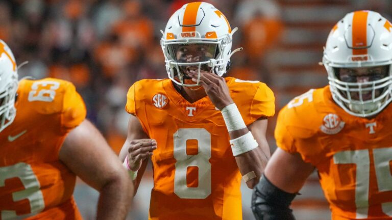 No. 6 Tennessee Volunteers (-6.5) vs. No. 15 Oklahoma Sooners