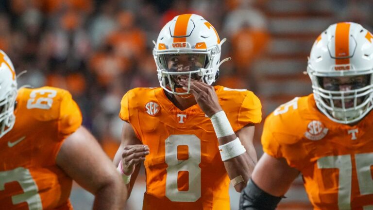 No. 6 Tennessee Volunteers (-7.5) vs. No. 15 Oklahoma Sooners