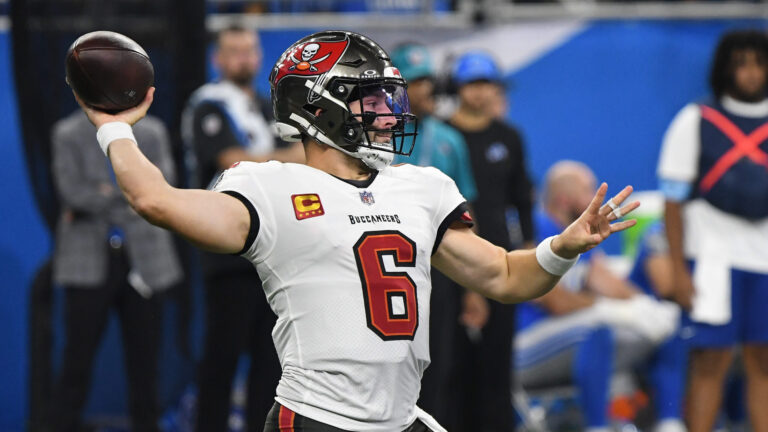 Denver Broncos vs. Tampa Bay Buccaneers (-6.5)