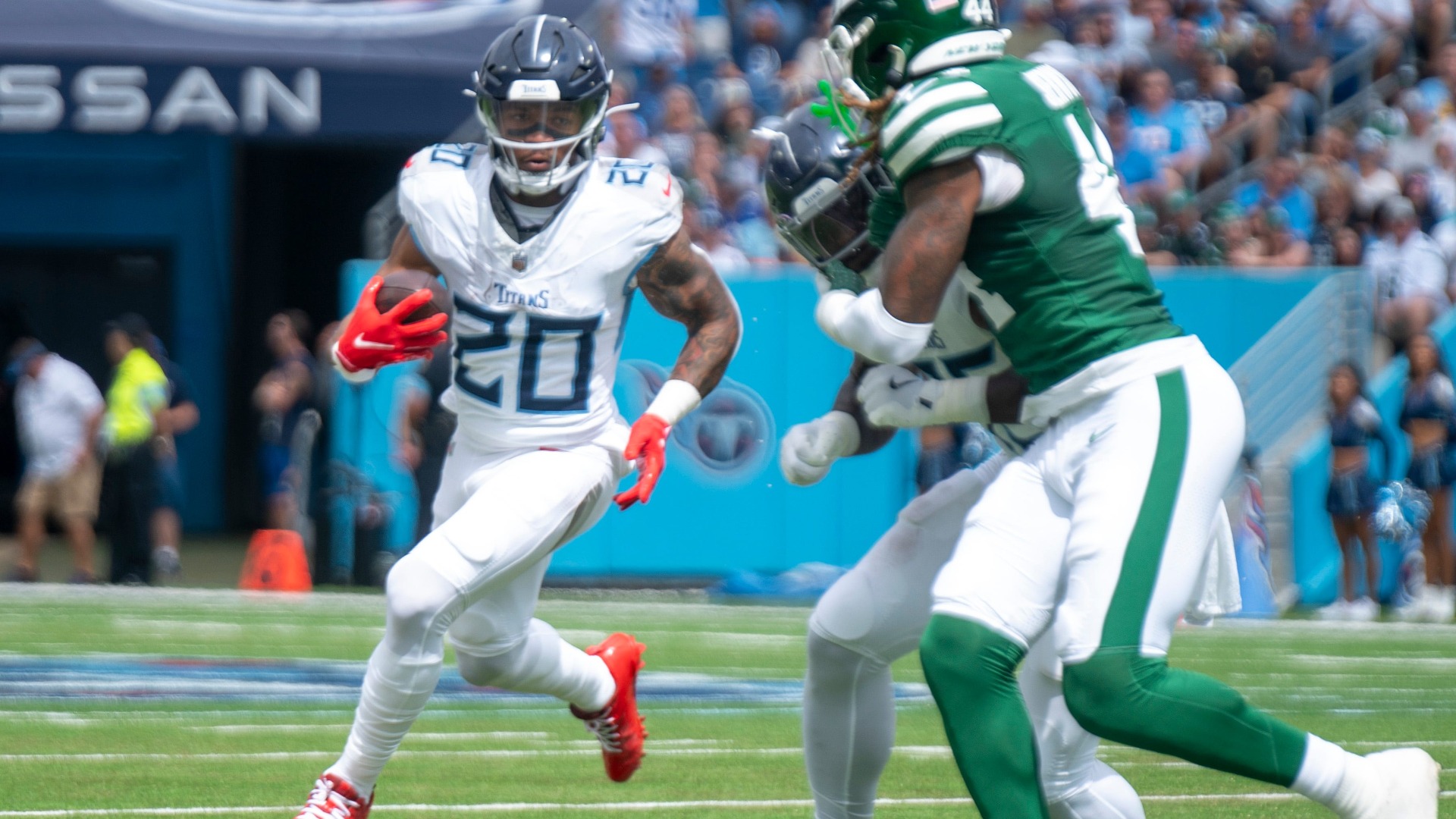 Packers @ Titans: Tony Pollard Over 65.5 Rushing Yards (-113)