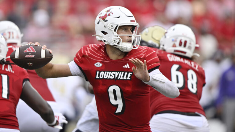 No. 15 Louisville Cardinals vs. No. 16 Notre Dame Fighting Irish (-6.5)
