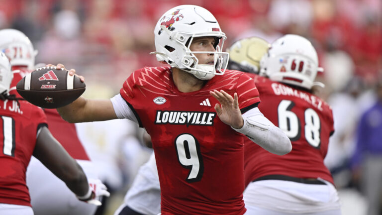 Louisville (3-0) @ Notre Dame (3-1) | 3:30 PM ET (SAT)