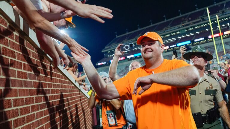 8. Tennessee Volunteers vs 9. Oregon Ducks