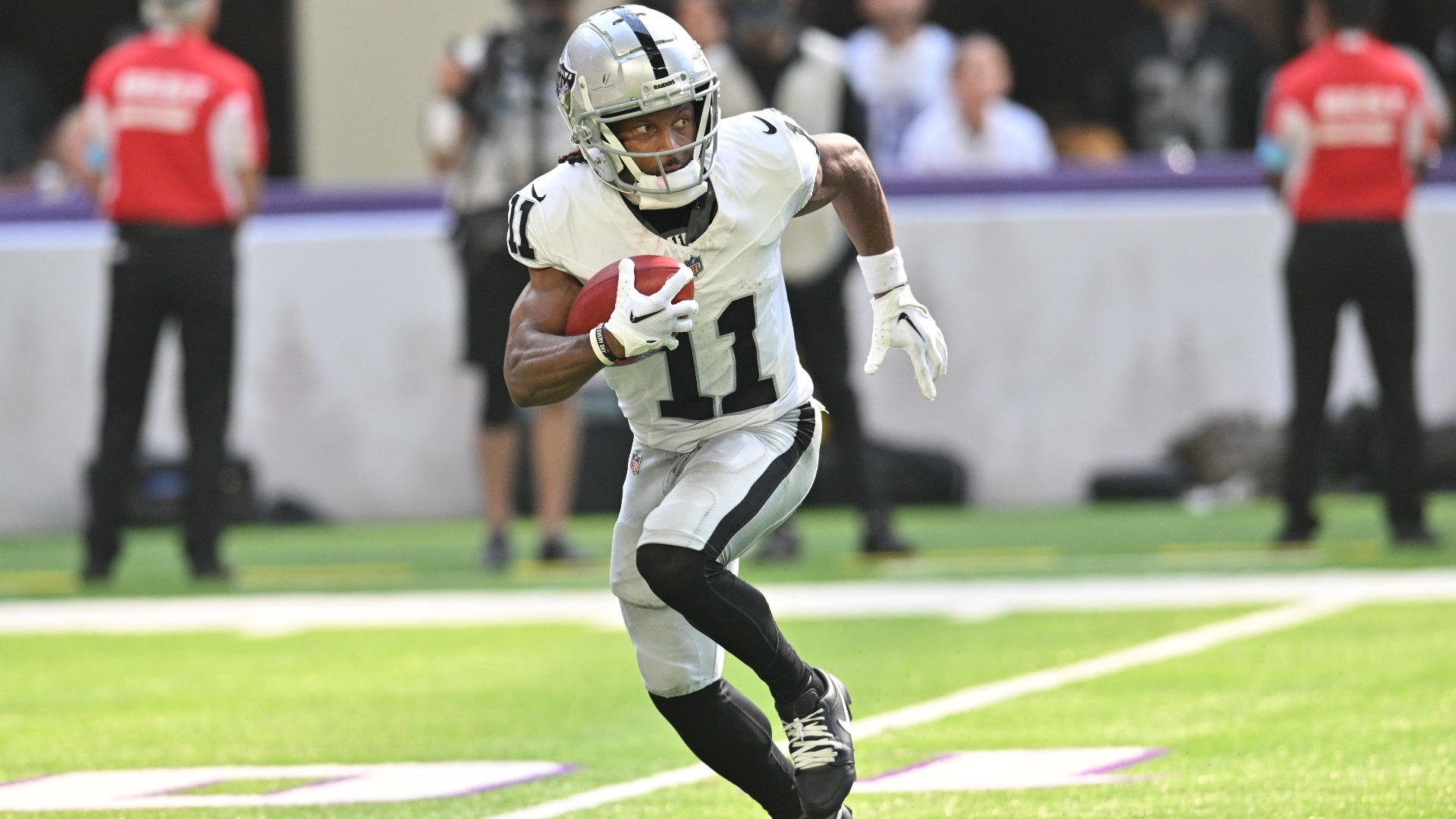 Raiders @ Broncos: Tre Tucker Over 38.5 Receiving Yards (-113)