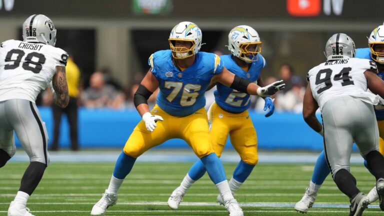 Chargers -2.5 @ Broncos | SUN 4:05 PM ET