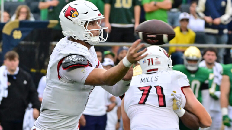 3. Week 8 - Miami Hurricanes vs Louisville Cardinals