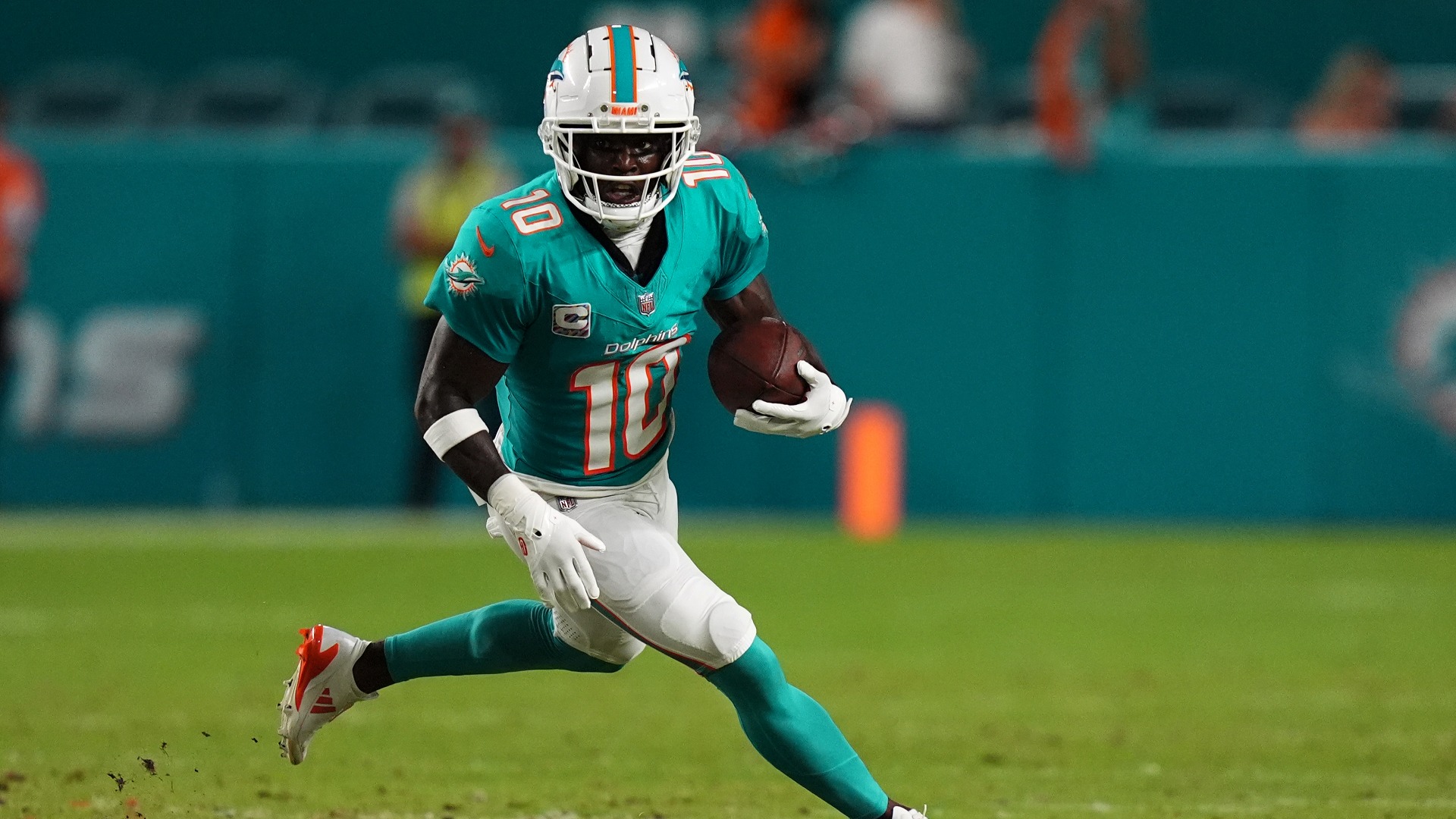 Dolphins @ Patriots: Tyreek Hill Over 47.5 Receiving Yards (-113)