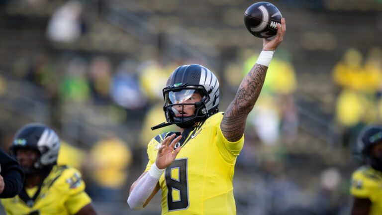 3. Oregon Ducks (5-0)