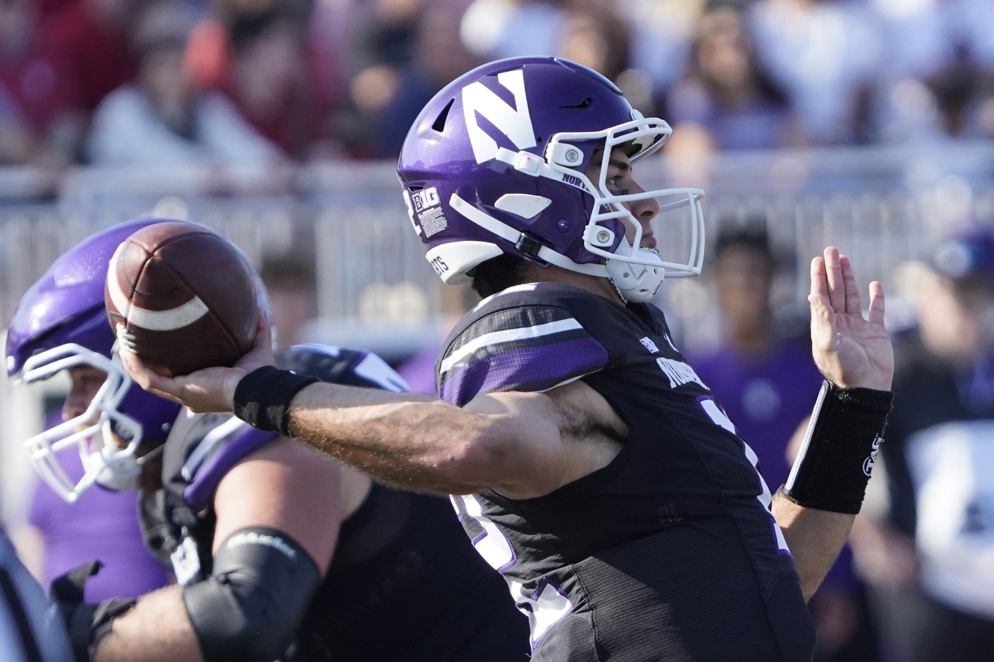NORTHWESTERN WILDCATS (2-3, 0-2)