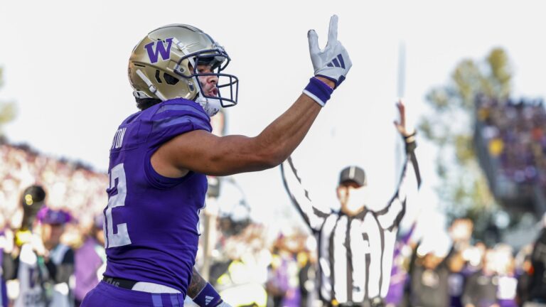 WASHINGTON HUSKIES (4-2, 2-1)