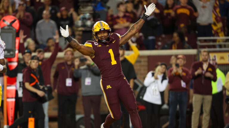 Darius Taylor shreds Trojan Defense