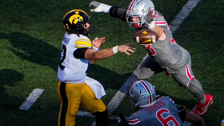 IOWA HAWKEYES (3-2, 1-1)