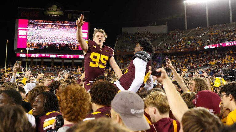 3. USC Trojans 17 - Minnesota Golden Gophers 24