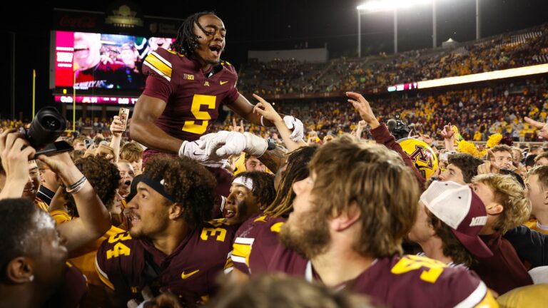 MINNESOTA GOLDEN GOPHERS (3-3, 1-2)