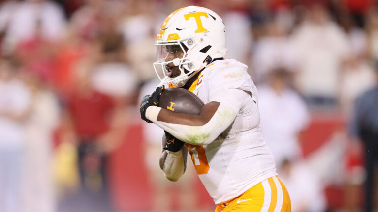 Florida Gators vs. No. 8 Tennessee Volunteers (-15.5)