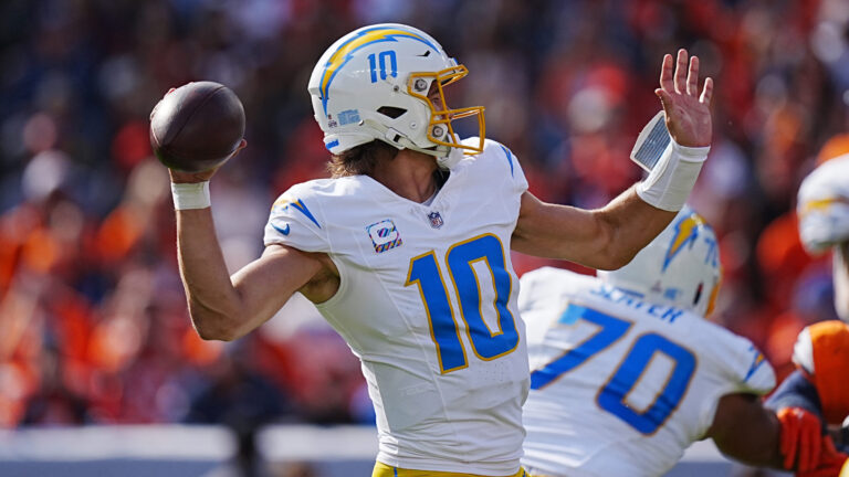 Los Angeles Chargers (-2.5) vs. Arizona Cardinals
