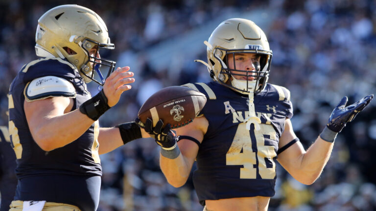 Week 14 - Navy Midshipmen 35 - East Carolina Pirates 28