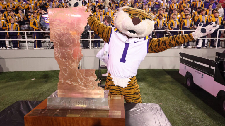 9. Tennessee Volunteers at 8. LSU Tigers