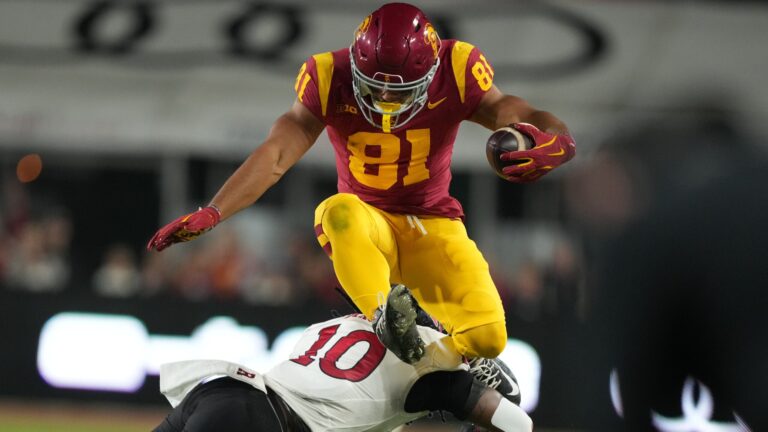 USC TROJANS (4-4, 2-4)