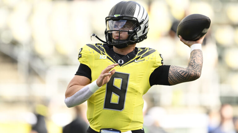 1. Oregon Ducks (8-0)