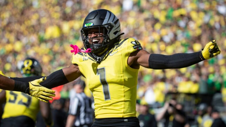 OREGON DUCKS (8-0, 5-0)