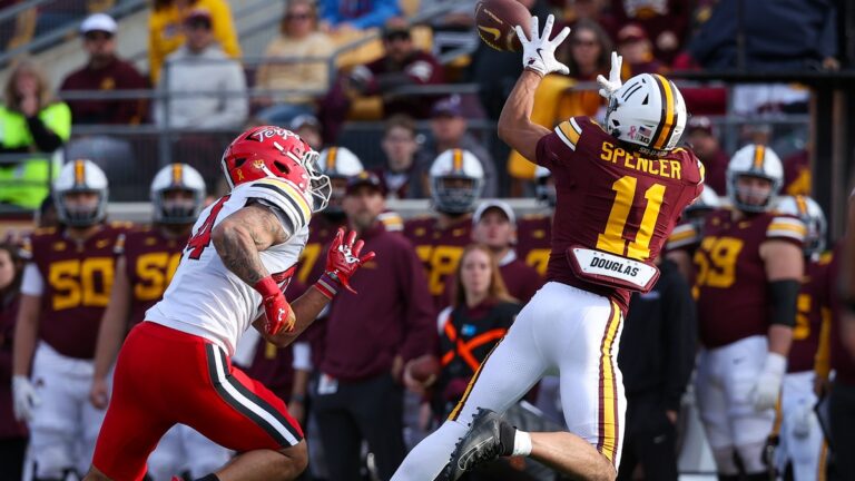 MINNESOTA GOLDEN GOPHERS (5-3, 3-2)