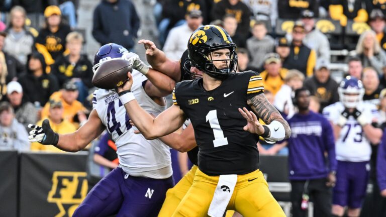 IOWA HAWKEYES (5-3, 3-2)