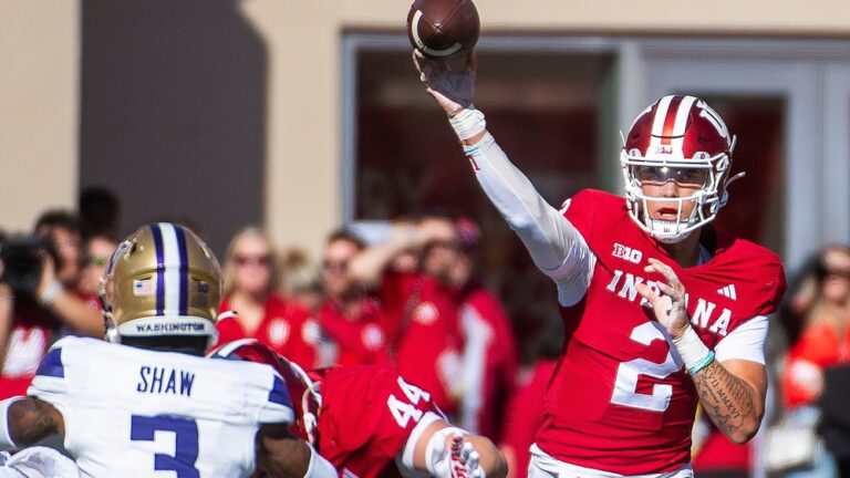 INDIANA HOOSIERS (8-0, 3-0)