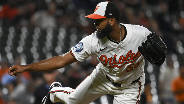Seranthony Domínguez – Reliever Looking to Rebound