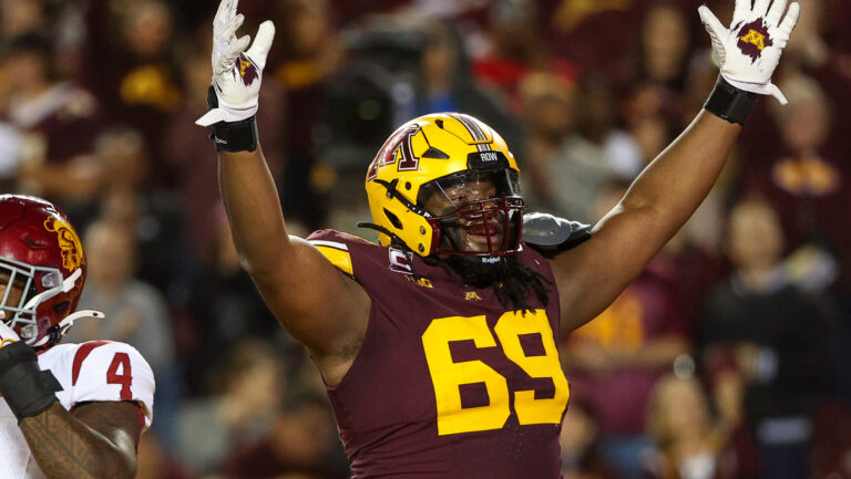 21) OL Aireontae Ersery, Minnesota