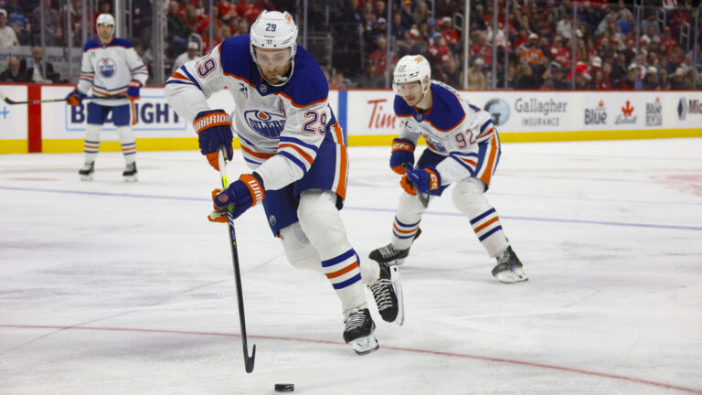 Edmonton Oilers: Vasily Podkolzin - Leon Draisaitl - Viktor Arvidsson
