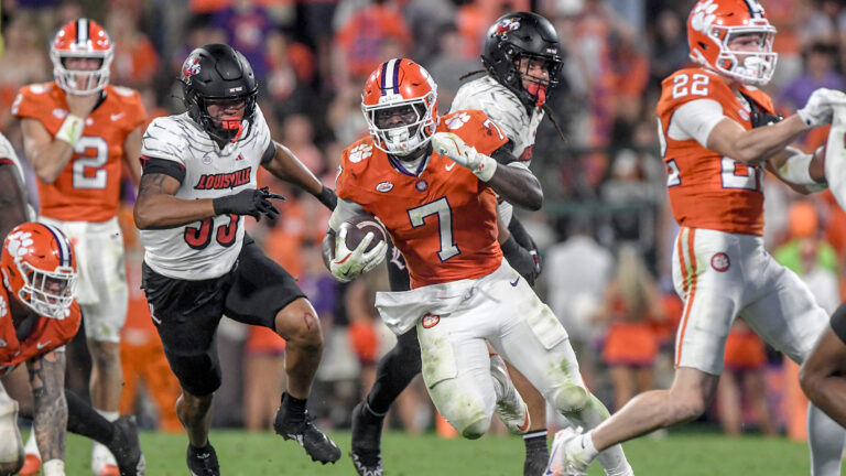 23) Clemson Tigers