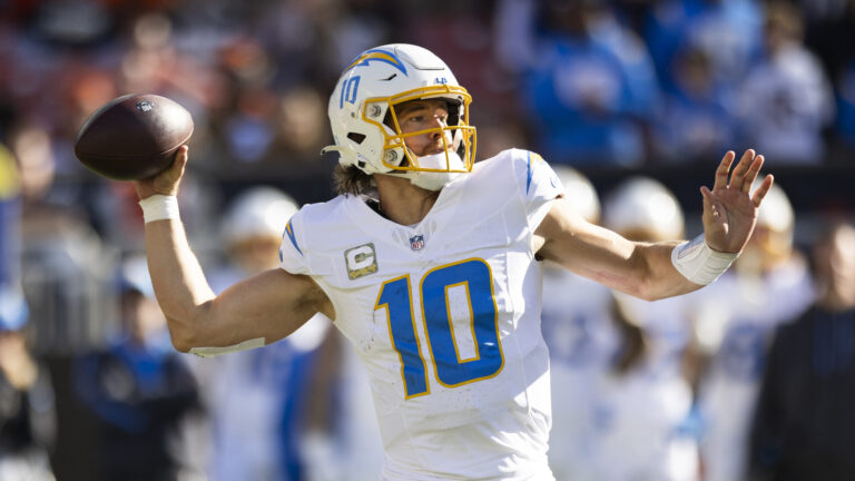 Tennessee Titans vs. Los Angeles Chargers (-7.5)